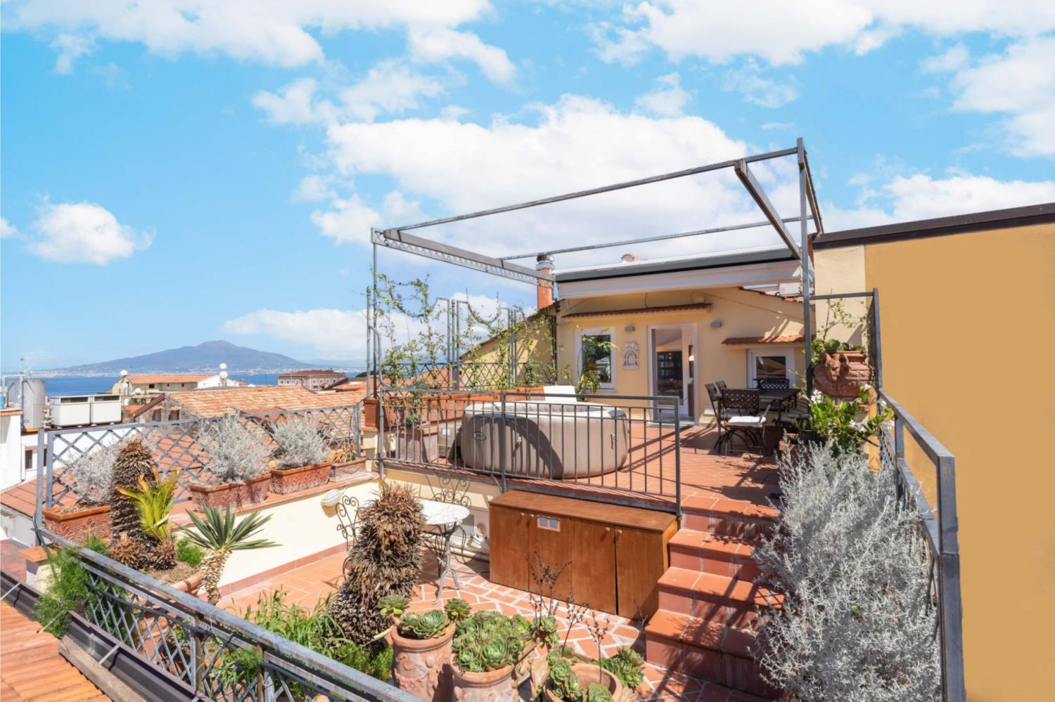 The Roof With Sea View Apartment